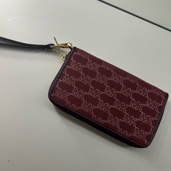 MICHAEL KORS WALLET Glittery & spacious large wallet. mint condition! - Picture 5 of 9